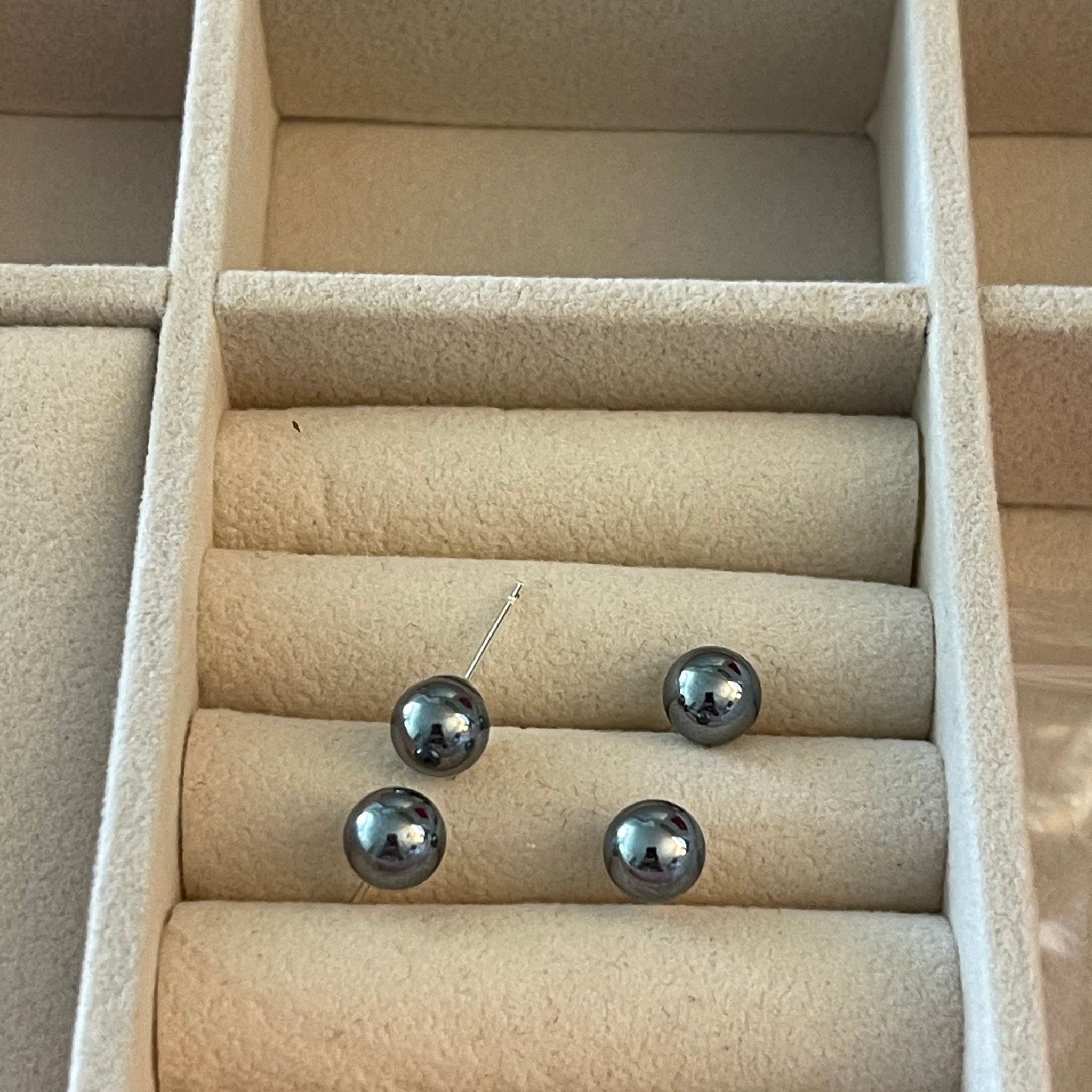 Hematite 6mm Studs